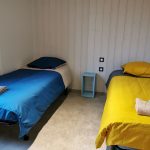 la chambre avec deux lits