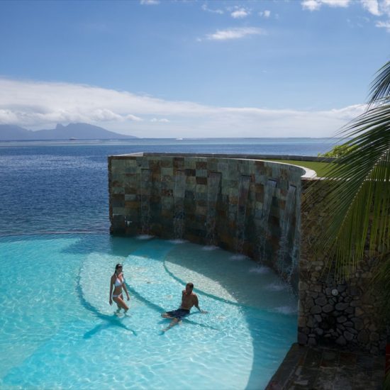 Piscina infinita del Te Moana Tahiti Resort